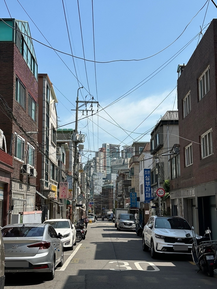 [서울=뉴시스] 이혜원 기자 = 25일 서울 중구 신당동에 소규모 의류 생산 공장이 밀집해 있다. 2023.05.25. *재판매 및 DB 금지