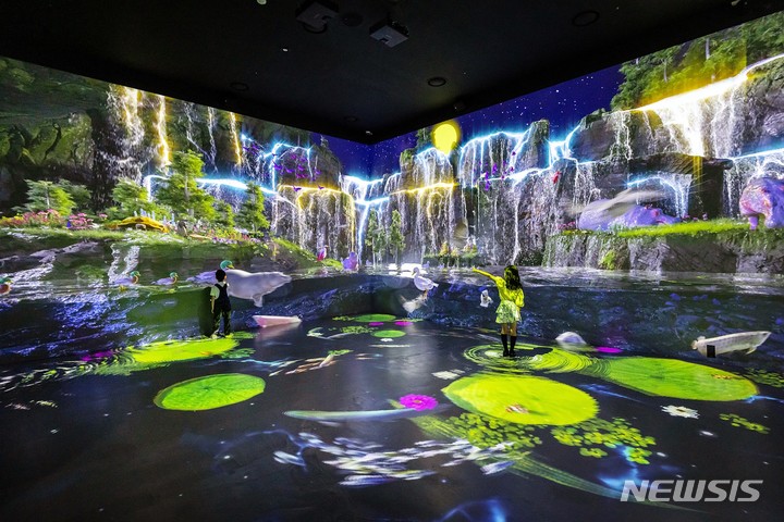 '관객 움직임에 반응' 체험형 미디어아트 제주 첫선