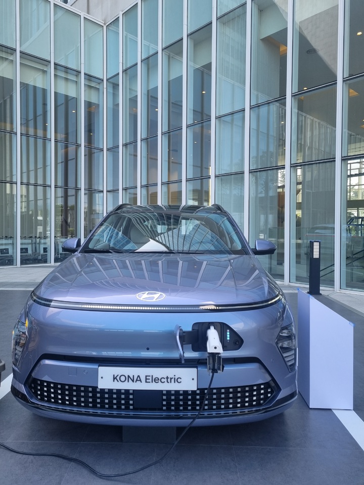 [서울=뉴시스]충전 중인 디 올 뉴 코나 일렉트릭의 모습.(사진=안경무 기자) 2023.5.25 photo@newsis.com *재판매 및 DB 금지