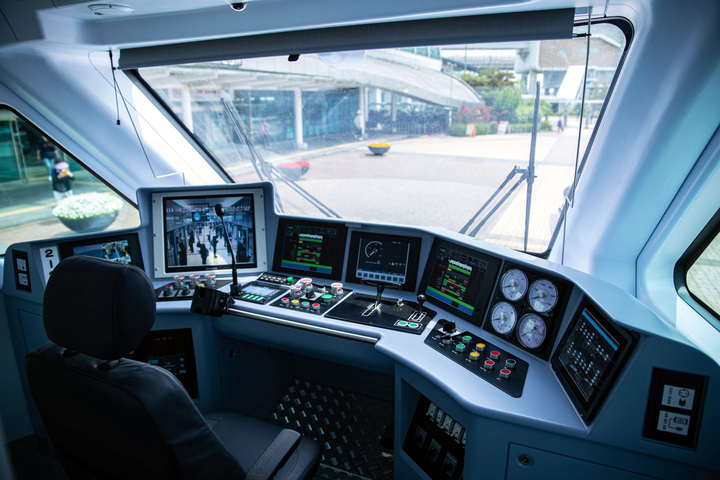 [서울=뉴시스] 홍찬선 기자 = 공항철도가 오는 2025년 편성 예정인 신규 전동차 모형을 25일 인천 서구 검암역 광장에서 일반에 공개했다. 사진은 신규 전동차의 기관실의 모습. (사진=공항철도 제공) 2023.05.25. photo@newsis.com *재판매 및 DB 금지