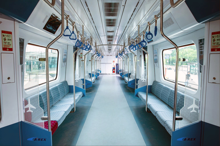 [서울=뉴시스] 홍찬선 기자 = 공항철도가 오는 2025년 편성 예정인 신규 전동차 모형을 25일 인천 서구 검암역 광장에서 일반에 공개했다. 사진은 신규 전동차 내부 모습. (사진=공항철도 제공) 2023.05.25. photo@newsis.com *재판매 및 DB 금지