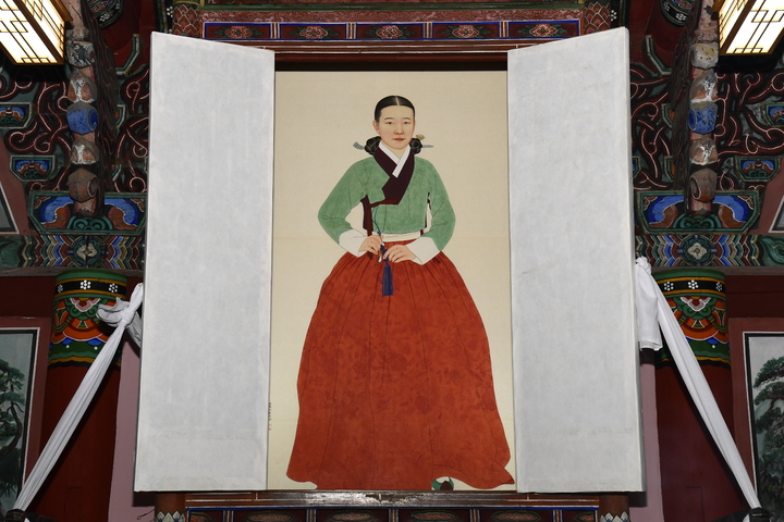 남원 광한루원 열녀춘향사에 봉안된 새 춘향영정. *재판매 및 DB 금지