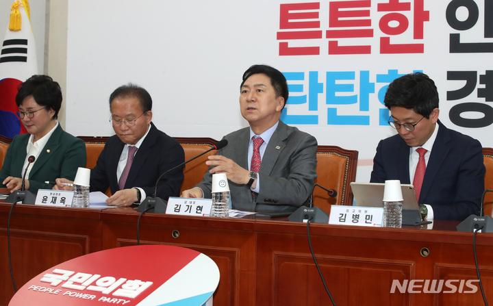 [서울=뉴시스] 고범준 기자 = 김기현 국민의힘 대표가 지난 25일 오전 서울 여의도 국회에서 열린 최고위원회의에서 발언하고 있다. 2023.05.25. bjko@newsis.com