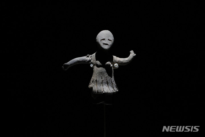 [서울=뉴시스] 권창회 기자 = 25일 오전 서울 용산구 국립중앙박물관에서 '영원한 여정, 특별한 동행' 특별전 언론공개회가 진행되고 있다. 2023.05.25. kch0523@newsis.com