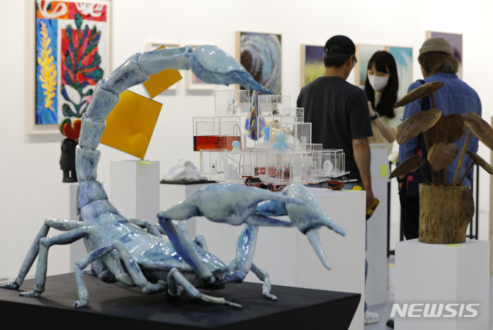 [서울=뉴시스] 고승민 기자 = 25일 서울 코엑스에서 열린 조형아트서울. 2023.05.25. kkssmm99@newsis.com