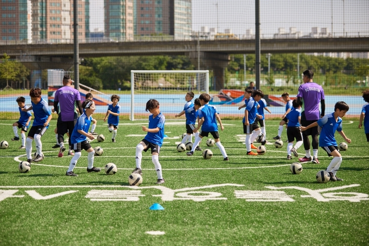 아디다스 서울 대동초 축구부 대상 차범근 축구교실과 함께 무료 풋볼클래스 개최 (사진=아디다스코리아 제공) *재판매 및 DB 금지