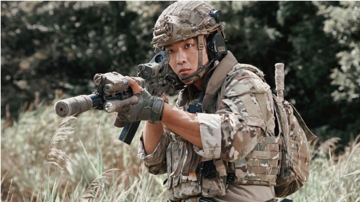 [서울=뉴시스] 해군특수전전단(UDT) 출신의 김진영(27)은 '덱스101'이라는 자신의 유튜브 채널을 운영하고 있다. (사진=온라인 커뮤니티 갈무리) 2023.05.26 photo@newsis.com *재판매 및 DB 금지