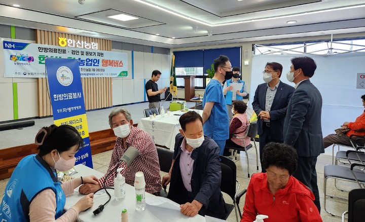 경남농협, 통영 한산농협 ‘농업인 행복버스’ 운행  *재판매 및 DB 금지