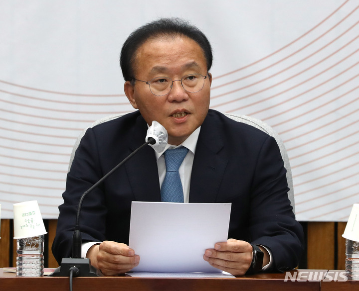 [서울=뉴시스] 전진환 기자 = 윤재옥 국민의힘 원내대표가 26일 오전 서울 여의도 국회에서 열린 원내대책회의에서 발언하고 있다. 2023.05.26. amin2@newsis.com