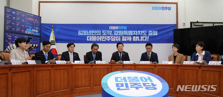 [서울=뉴시스] 고범준 기자 = 이재명 더불어민주당 대표가 26일 오전 서울 여의도 국회에서 열린 최고위원회의에서 발언하고 있다. 2023.05.26. bjko@newsis.com