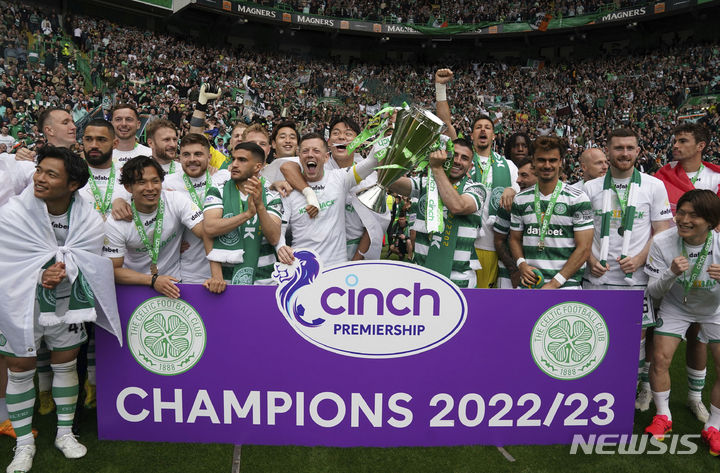 [글래스고=AP/뉴시스]셀틱, 리그 최종전서 우승 자축. 2023.05.27.