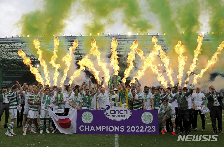 [글래스고=AP/뉴시스]셀틱, 리그 최종전서 우승 자축. 2023.05.27.