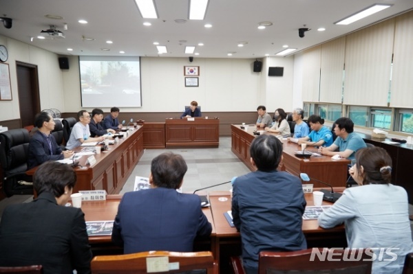  죽전1동 아파트 진출입로 문제를 논의하는 용인시의회 간담회