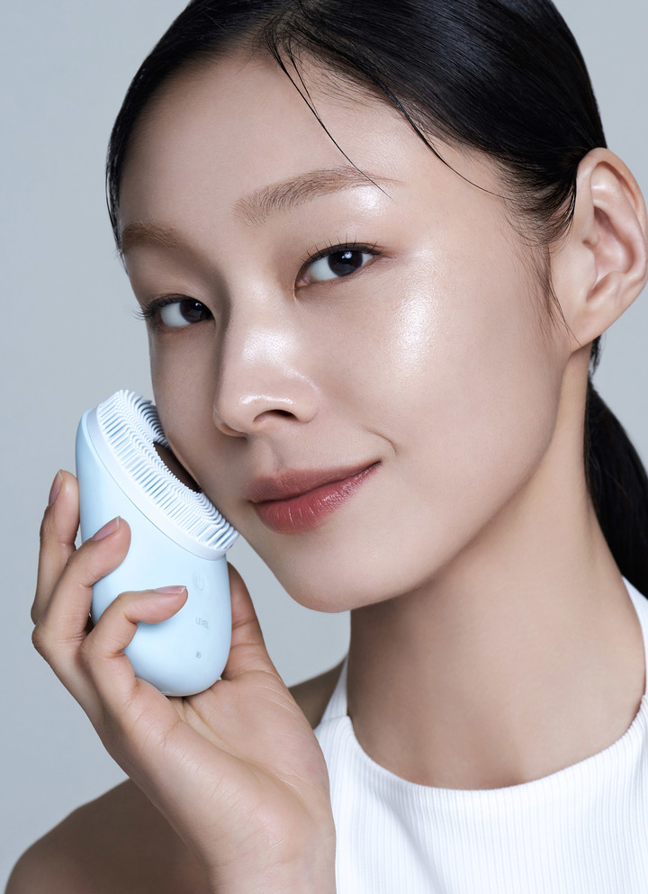 [서울=뉴시스]미세 초음파 클렌저 'LG 프라엘 워시멜로' 출시. (사진=LG전자 제공) photo@newsis.com *재판매 및 DB 금지