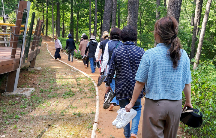 [무안=뉴시스] 전남교육청 유아교육진흥원 '2023 유치원 기후위기대응 및 생태환경교육 체험프로그램 직무연수'. (사진=전남도교육청 제공). photo@newsis.com *재판매 및 DB 금지