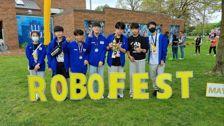 [여수=뉴시스] 여도중학교, 로포페스트국제대회(Robofest World Championship) 50개 팀 중 5위. (사진=전남도교육청 제공). photo@newsis.com *재판매 및 DB 금지