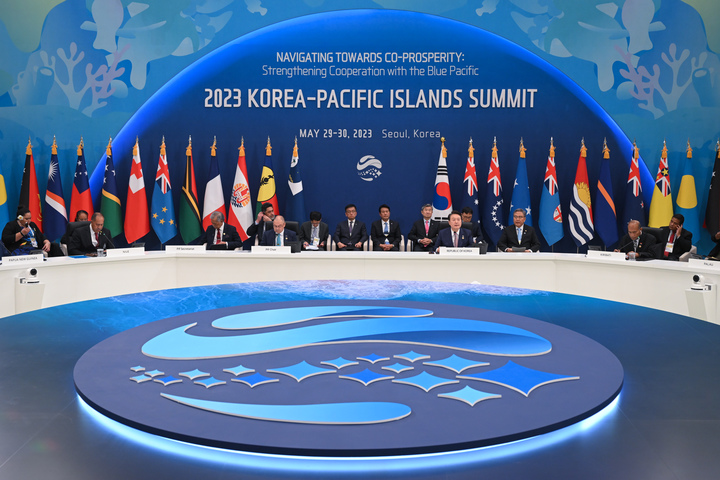 [서울=뉴시스] 윤석열 대통령이 29일 청와대 영빈관에서 열린 2023 한-태평양도서국 정상회의에서 발언하고 있다. (사진=대통령실 제공) 2023.05.29. photo@newsis.com *재판매 및 DB 금지