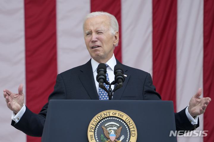 [알링턴=AP/뉴시스] 조 바이든 미국 대통령이 29일(현지시각) 버지니아주 알링턴 국립묘지의 메모리얼 원형극장에서 '메모리얼 데이' 추념사를 하고 있다. 2023.05.30.