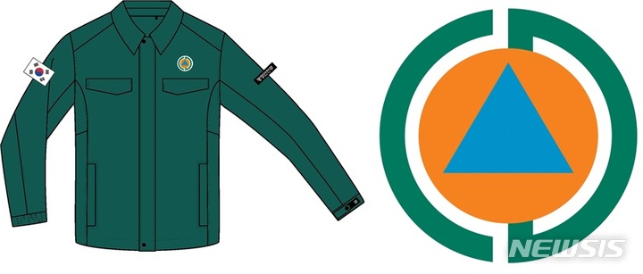 [세종=뉴시스] 오는 8월 바뀌는 민방위복제. 민방위복(左)과 민방위 표지장(右). (자료= 행정안전부 제공) 