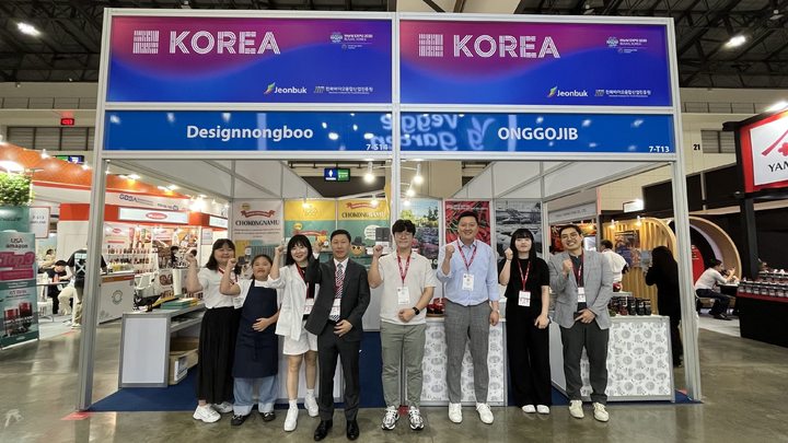 [전주=뉴시스] 방콕 식품박람회에 참가한 전북지역 홍보관 모습. (사진= 전라북도청 제공) *재판매 및 DB 금지