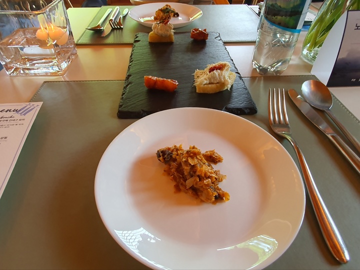 [서울=뉴시스]김혜경 기자= 30일 서울 종로구 미쉬매시에서 진행된 노르웨이 건대구 론칭 행사에서 제공된 건대구를 활용한 메뉴. 2023.05.30.