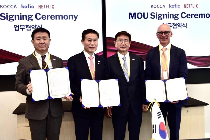 [서울=뉴시스]한국콘텐츠진흥원·영화진흥위원회·넷플릭스는 지난 4월27일 미국 워싱턴에서 콘텐츠산업 인력교류 및 K-콘텐츠 확산을 위한 업무협약을 체결했다. (왼쪽부터) 박기용 영화진흥위원회 위원장, 조현래 한국콘텐츠진흥원 원장, 박보균 문화체육관광부 장관, 데이비드 하이만 넷플릭스 최고법무책임자. (사진=한국콘텐츠진흥원 제공) 2023.05.30. photo@newsis.com *재판매 및 DB 금지