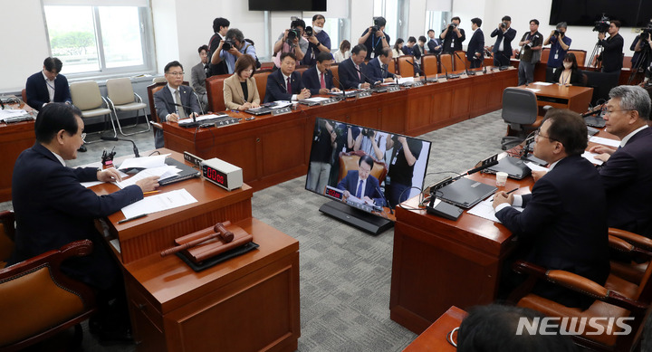 [서울=뉴시스] 추상철 기자 = 30일 오전 서울 여의도 국회에서 열린 윤리특별위원회 전체회의에서 김남국 무소속 의원 징계안과 관련한 회의가 진행되고 있다. 2023.05.30. scchoo@newsis.com