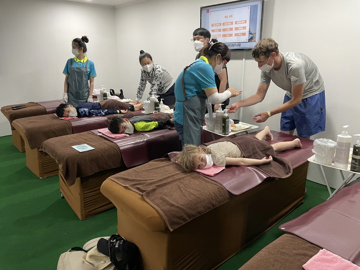 지난해 보령해양머드박람회에서 선보인 머드 아토피 테라피 *재판매 및 DB 금지