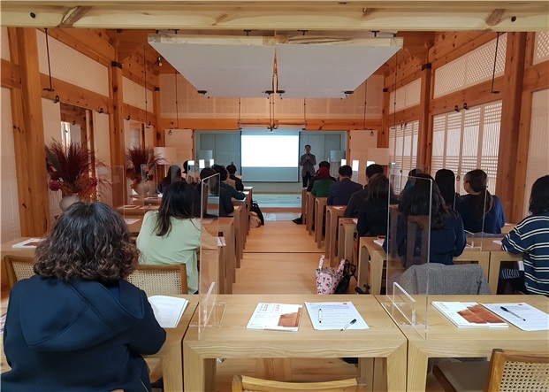 [서울=뉴시스] 2020 흥복전 왕실문화아카데미 현장 (사진=문화재청 제공) 2023.05.31. photo@newsis.com *재판매 및 DB 금지