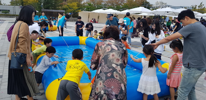 [전주=뉴시스] 2019년 그린웨이 환경축제 모습(코끼리 놀이터). *재판매 및 DB 금지