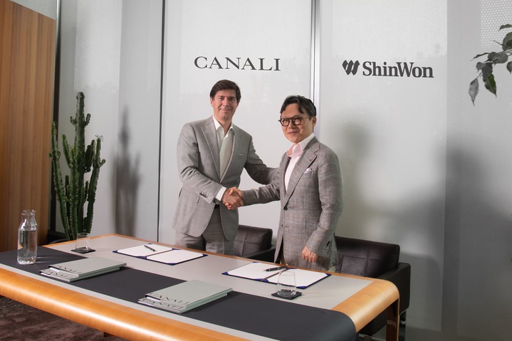 사진은 까날리 CEO '스테파노 까날리(Stefano Canali)'[좌]와 신원 박정빈 부회장[우](사진=신원 제공) *재판매 및 DB 금지