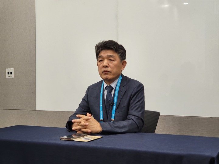 김경수 사용후핵연료 관리핵심기술개발 사업단장이 31일 부산항국제전시컨벤션센터에서 기자들의 질문을 듣고 있다. *재판매 및 DB 금지