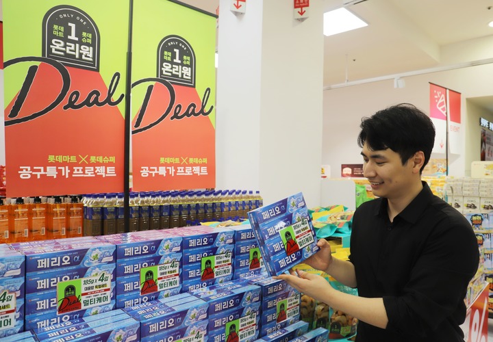 롯데마트 서울역점에서 온리원딜 상품을 구매하고 있는 모습(사진=롯데마트 제공) *재판매 및 DB 금지