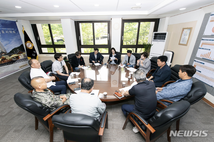 [김포=뉴시스] 정일형 기자 = '자동차정비업 지원에 관한 조례안' 제정 간담회. (사진은 김계순 도시환경위원장 제공) 