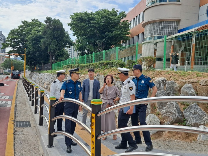 어린이 보호구역 점검. *재판매 및 DB 금지