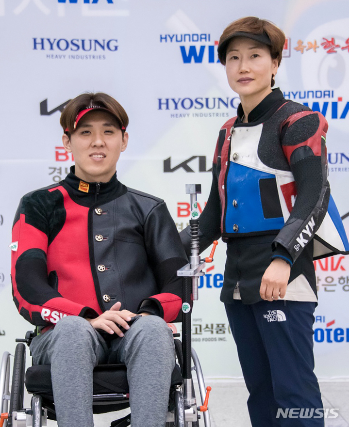 [광주=뉴시스] 광주시청 장애인사격 박승우(왼쪽). (사진=광주장애인체육회 제공). photo@newsis.com *재판매 및 DB 금지