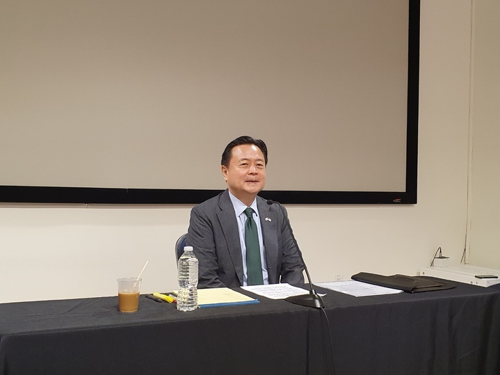 [워싱턴=뉴시스]김난영 특파원 = 조현동 주미대사가 31일(현지시간) 워싱턴 특파원들과 간담회하고 있다. 2023.05.31. *재판매 및 DB 금지