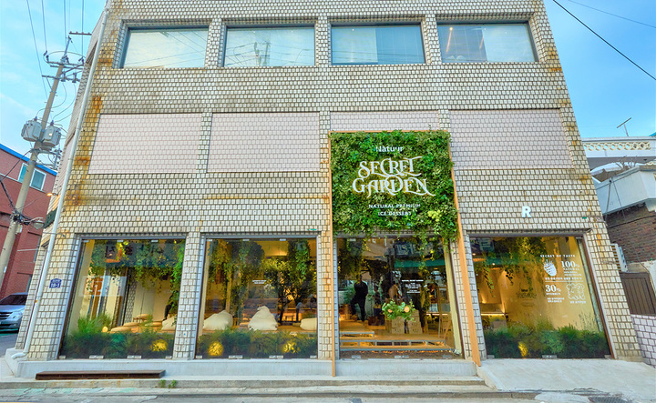 나뚜루 팝업스토어 시크릿가든 외관. (사진=롯데웰푸드 제공)