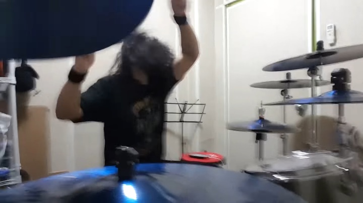 [서울=뉴시스]2018년 올라온 ‘이마트노래 락드럼 버전 / 노동요’ 영상은 현재 조회수 약 472만회를 기록하고 있다.(사진=부기드럼 유튜브 영상 캡처) 2023.06.01. photo@newsis.com *재판매 및 DB 금지