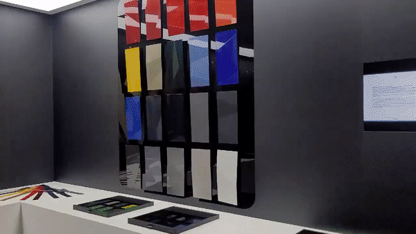 [서울=뉴시스]&nbsp; 강주희 기자 = 페라리는 1일부터 오는 4일까지 나흘간 서울 동대문디자인플라자(DDP) 아트홀에서 몰입형 전시 '우니베르소 페라리'(Universo Ferrari)를 개최했다. 영상은 페라리의 맞춤 제작을 경험할 수 있는 퍼스널라이제이션 존. 2023.06.01 zooey@newsis.com *재판매 및 DB 금지 *재판매 및 DB 금지