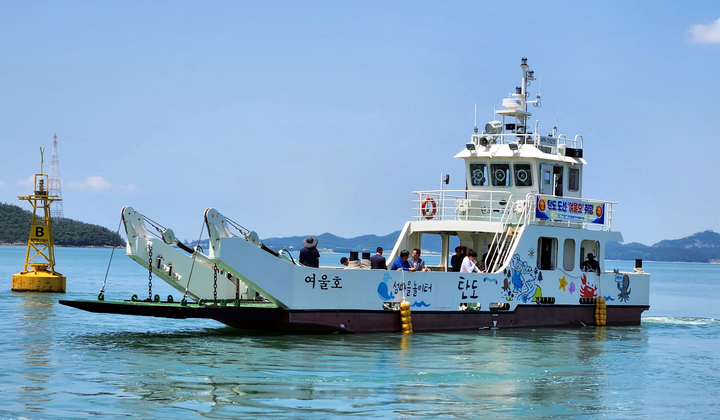 [무안=뉴시스] 망운면 탄도 운항 '여울호'. *재판매 및 DB 금지