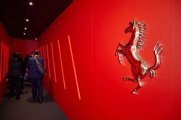 [서울=뉴시스]&nbsp; 페라리는 1일부터 오는 4일까지 나흘간 서울 동대문디자인플라자(DDP) 아트홀에서 몰입형 전시 '우니베르소 페라리'(Universo Ferrari)를 개최했다. (사진=페라리 제공) 2023.06.01 photo@newsis.com *재판매 및 DB 금지