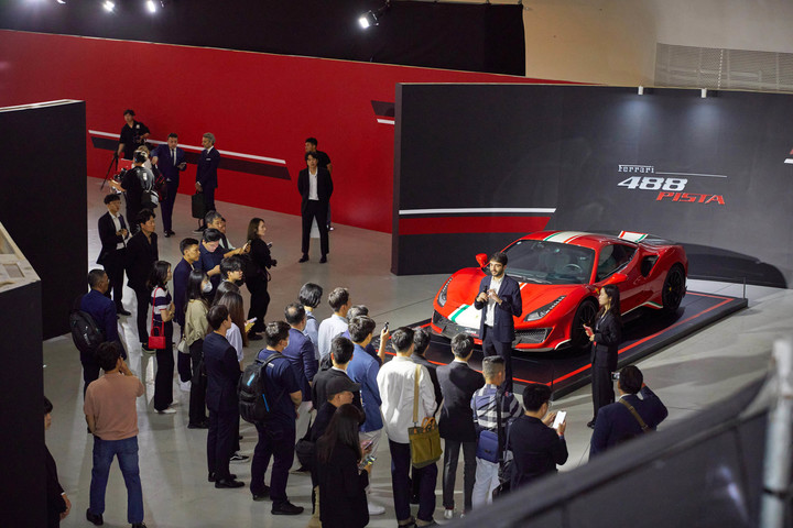 [서울=뉴시스]&nbsp; 페라리는 1일부터 오는 4일까지 나흘간 서울 동대문디자인플라자(DDP) 아트홀에서 몰입형 전시 '우니베르소 페라리'(Universo Ferrari)를 개최했다.(사진=페라리 제공) 2023.06.01 photo@newsis.com *재판매 및 DB 금지