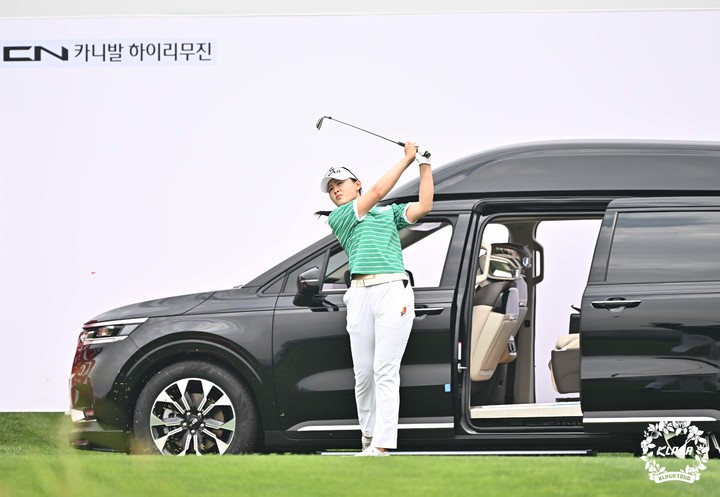 [서울=뉴시스]최예본 롯데오픈 1R 12번홀 아이언티샷. 2023.06.01. (사진=KLPGA 제공) *재판매 및 DB 금지