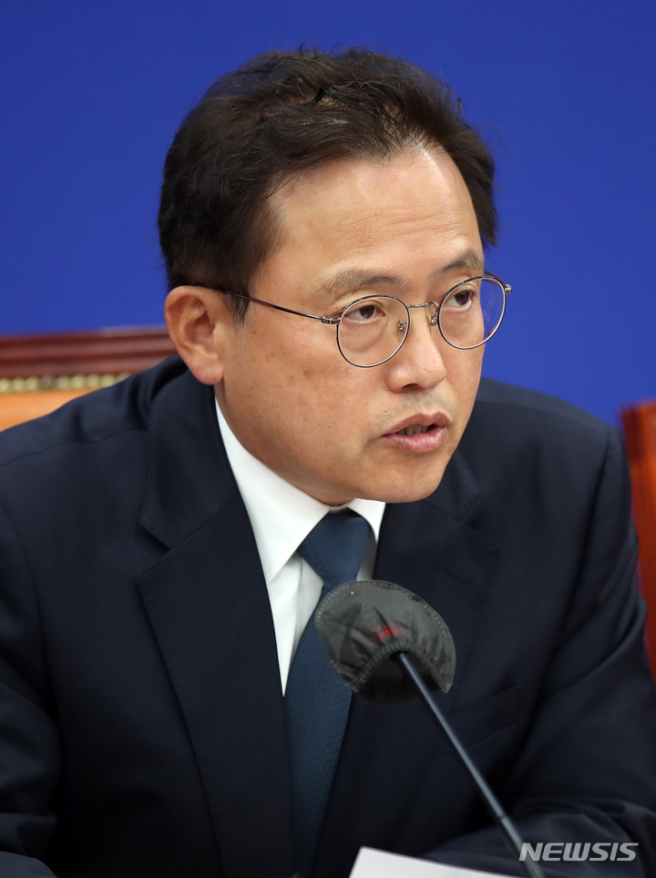 [서울=뉴시스] 고범준 기자 = 송기헌 더불어민주당 원내수석부대표가 1일 오전 서울 여의도 국회에서 열린 정책조정회의에서 발언을 하고 있다. 2023.06.01. bjko@newsis.com