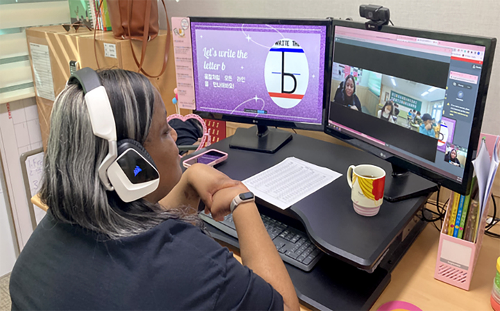 [광주=뉴시스] 광주창의융합교육원 원어민화상콜센터 원격화상수업. (사진=광주시교육청 제공). photo@newsis.com *재판매 및 DB 금지