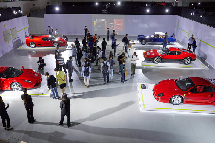 [서울=뉴시스] '우니베르소 페라리(Universo Ferrari)'에서 기자들 대상으로 도슨트 투어가 진행되고 있다. (사진=FMK 제공) 2023.06.01. photo@newsis.com *재판매 및 DB 금지