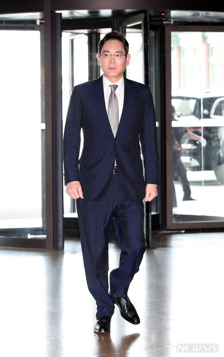 [서울=뉴시스] 고승민 기자 = 이재용 삼성전자 회장이 1일 서울 신라호텔에서 열린 2023 삼성호암상 시상식에 참석하고 있다. 2023.06.01. kkssmm99@newsis.com