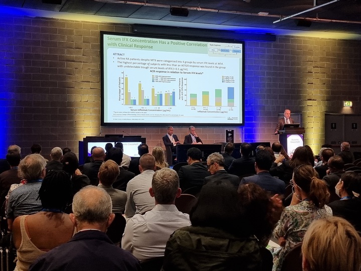 [서울=뉴시스] 셀트리온그룹은 지난 1일(현지시간) 이탈리아 밀라노 미코 컨벤션센터에서 열린 유럽류마티스학회(EULAR 2023)서 류마티스 질환 전문 의료진 및 업계 관계자 등 200여 명이 참석한 가운데, 학술 심포지엄을 개최하고 류마티스 질환의 주요 치료제로 램시마와 램시마SC를 조명하는 시간을 가졌다. (사진=셀트리온그룹 제공) *재판매 및 DB 금지