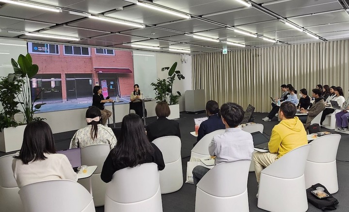 네이버는 지난 3월부터 27명의 임직원으로 구성된 ‘프로젝트 꽃’ 앰배서더를 구축하고, 이들을 중심으로 서비스 기획부터 개발, 운영, 설계 등 다양한 영역에서의 시너지를 모아 플랫폼 기반의 소셜 임팩트 모델을 개발 및 연구하고 있다고 2일 밝혔다.(사진=네이버) *재판매 및 DB 금지
